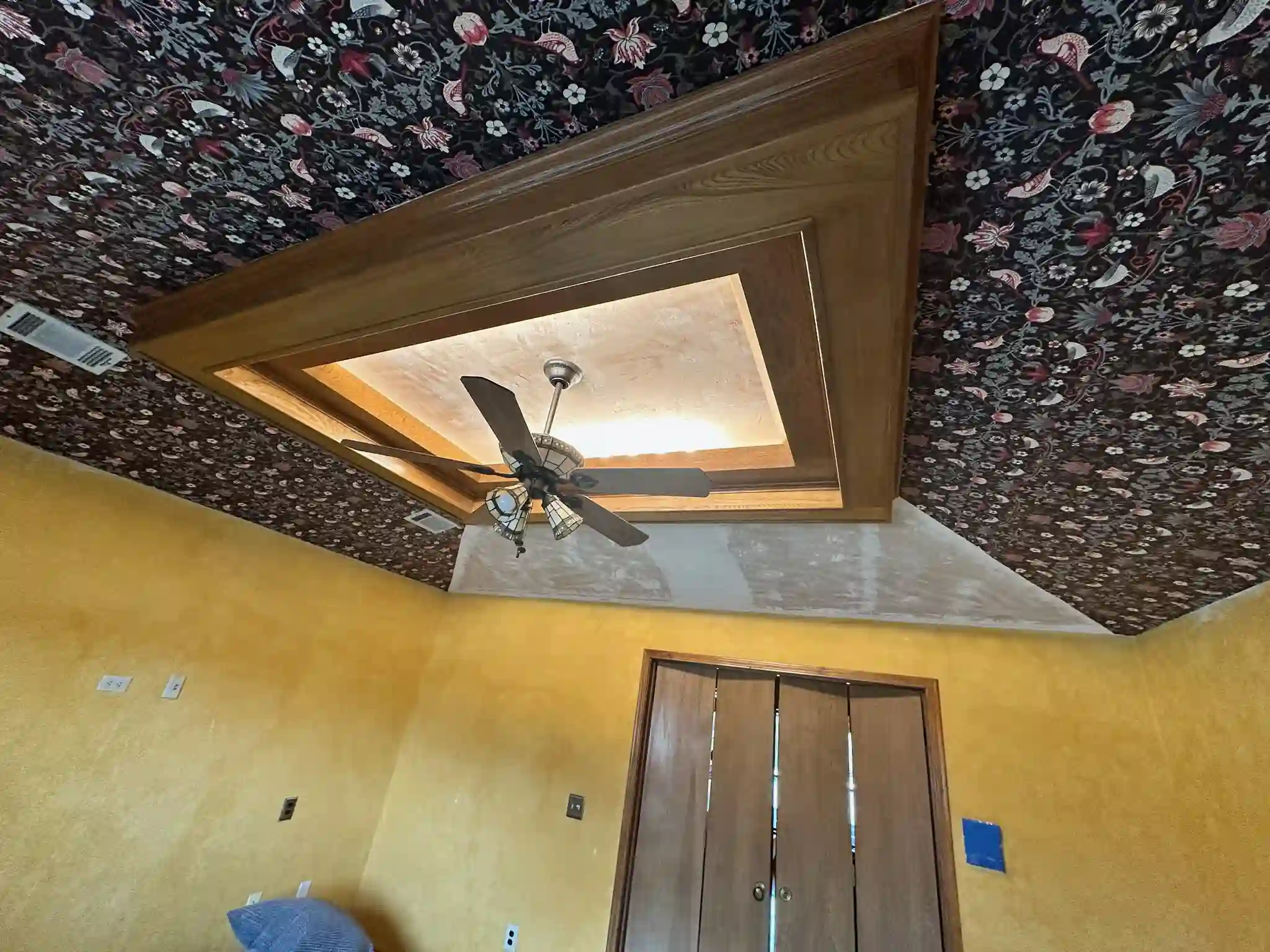 Wallpaper installation service in Highlands Ranch, CO